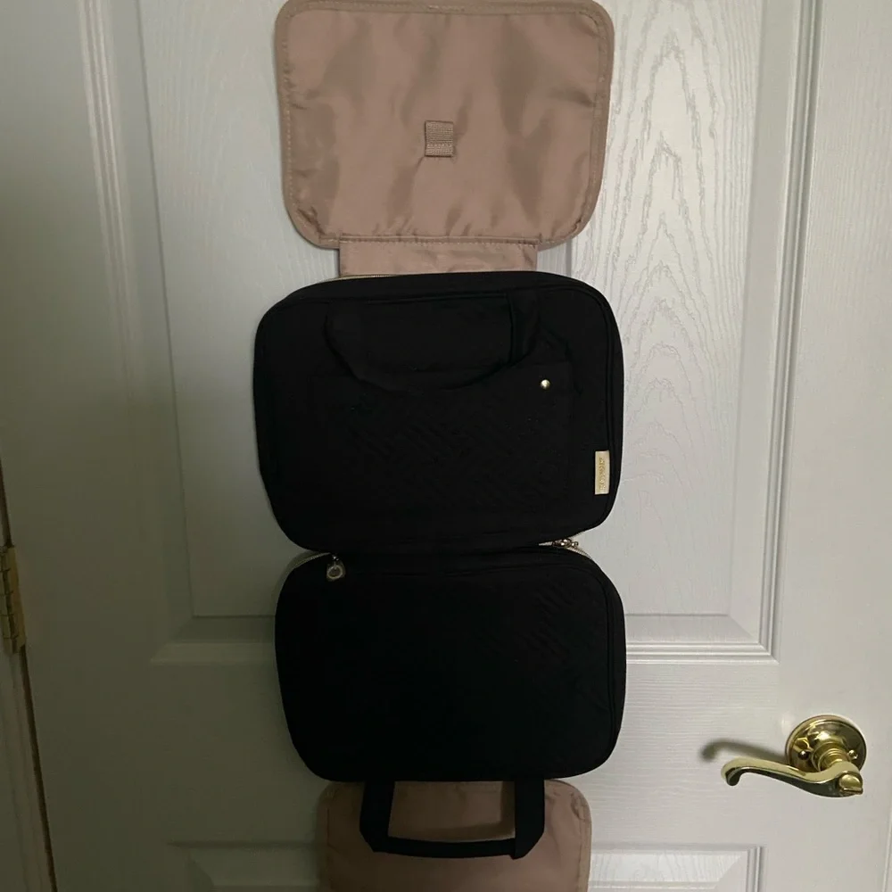 Bagsmart Hanging Travel Organizer with Clear Pockets 8” x 11” Black Quilted